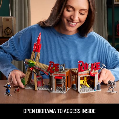 824 Pieces Building Toys with 2 Poseable Characters and Accessories I889980