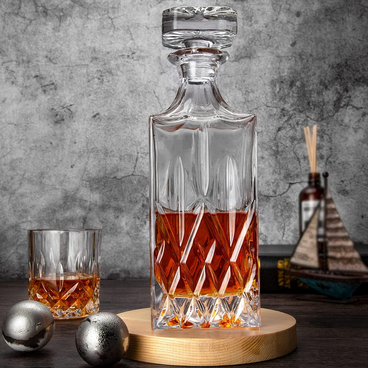 Lead-Free Crystal Whiskey Decanter with Glass Stopper L133