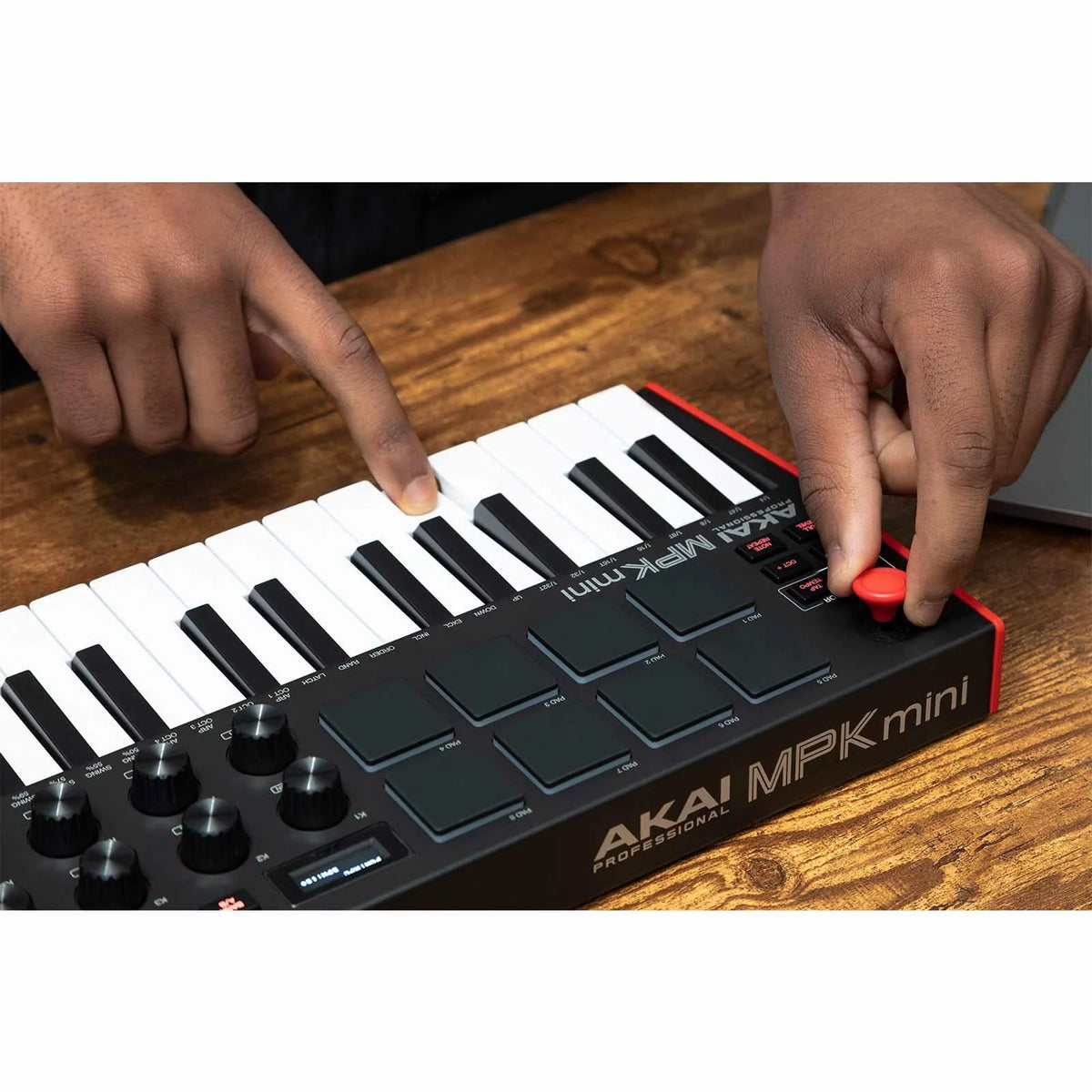 25-Key Compact USB Keyboard & Pad Controller G565654