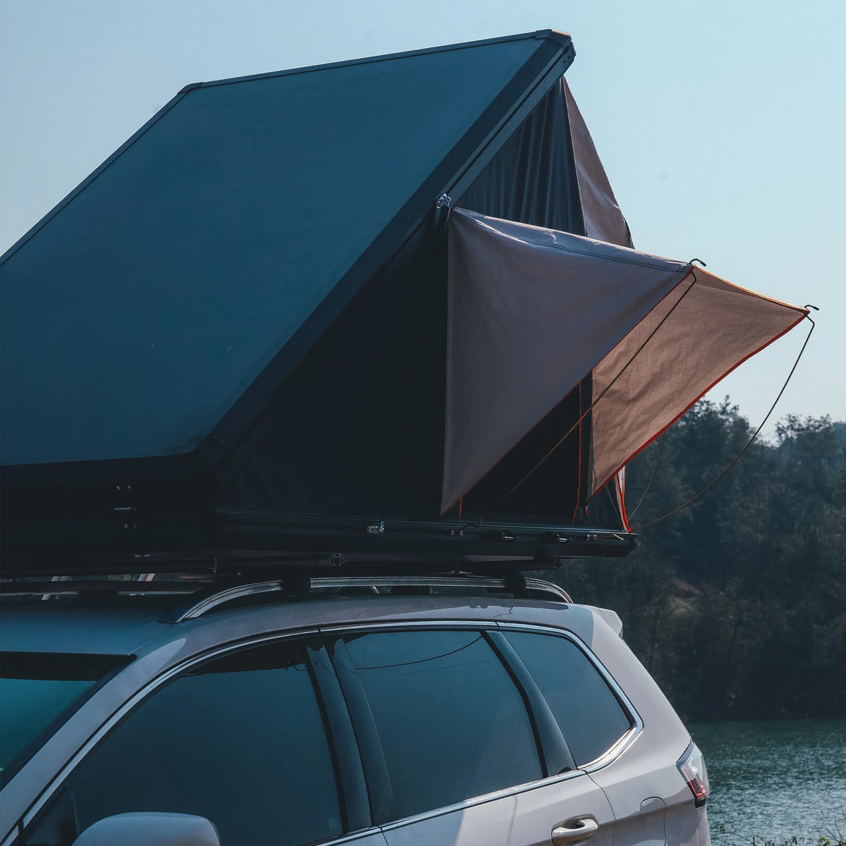 Triangle Aluminium Black Hard Shell Rooftop Tent W363513