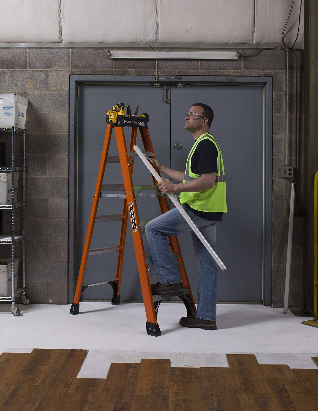 6foot Fiberglass Step Ladder, 375pound Capacity C806746