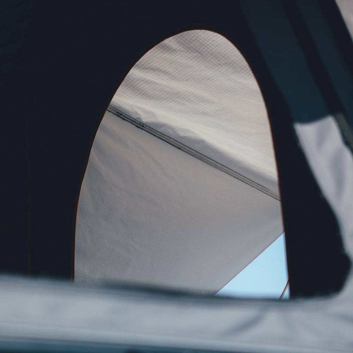 Triangle Aluminium Black Hard Shell Rooftop Tent W363513